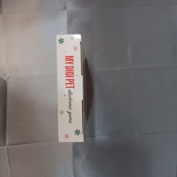 Digi Pet Electronic Digital Pet Keychain Game Red Over 100 Pets NEW SEALED 2024 - Picture 2 of 6